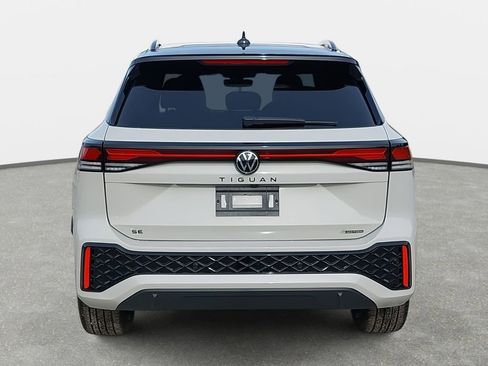 New 2026 Volkswagen Tiguan SE R-Line image 6