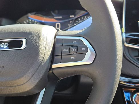 New 2026 Jeep Compass Latitude image 32