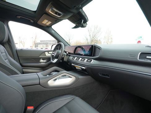 New 2026 Mercedes-Benz GLS 450 4MATIC image 44