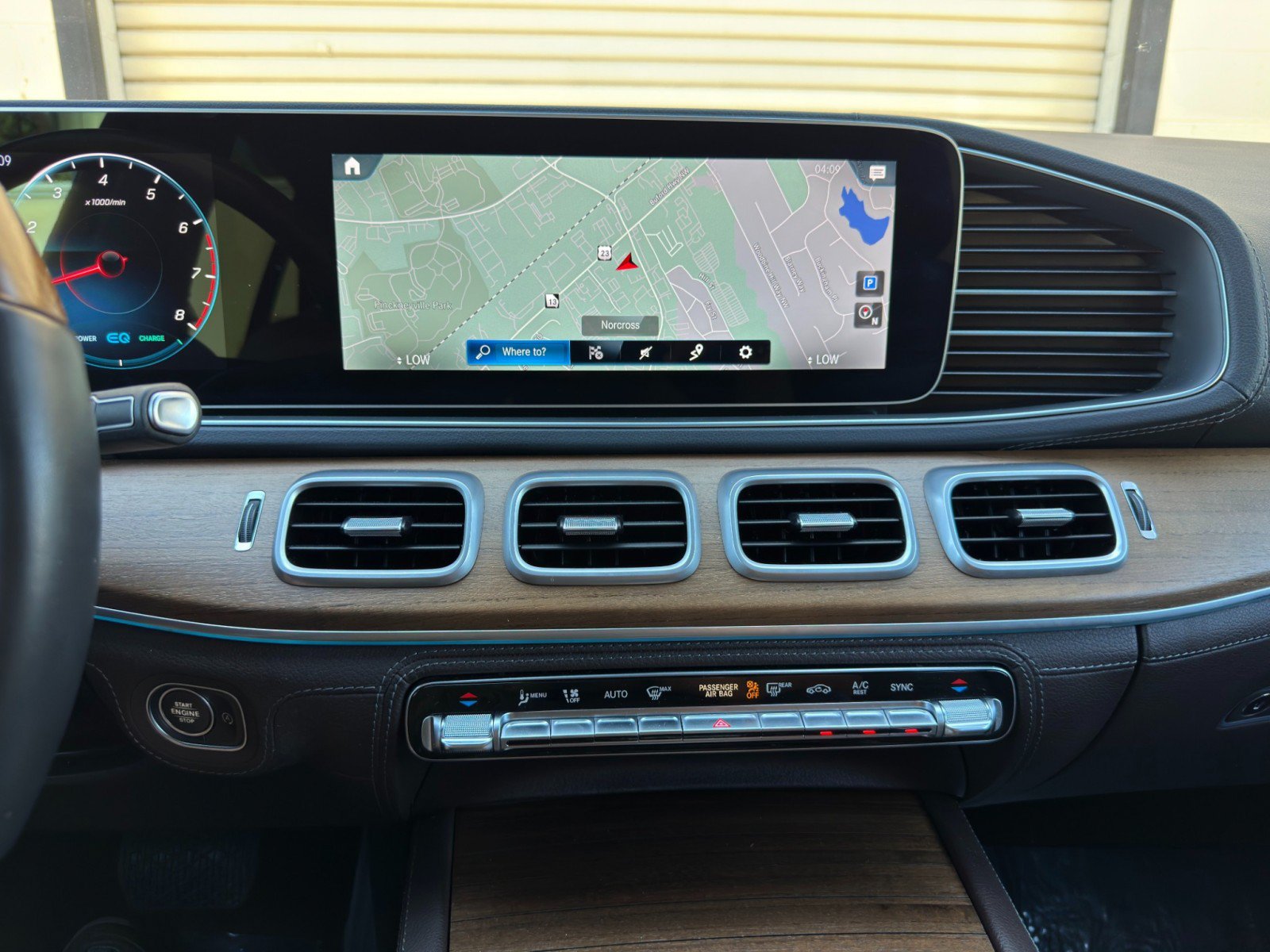 Used 2022 Mercedes-Benz GLE 450 4MATIC w/ AMG Line Exterior image 27