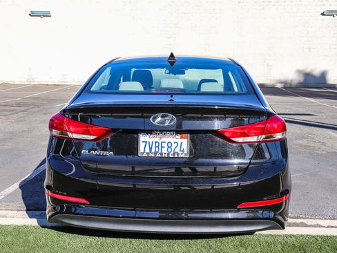 Used 2017 Hyundai Elantra SE image 7