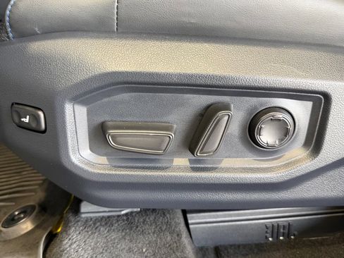 Used 2023 Toyota Tundra Platinum AWD/4WD image 21