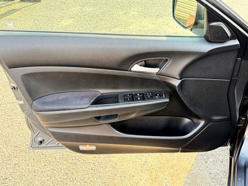 Used 2012 Honda Accord LX image 17