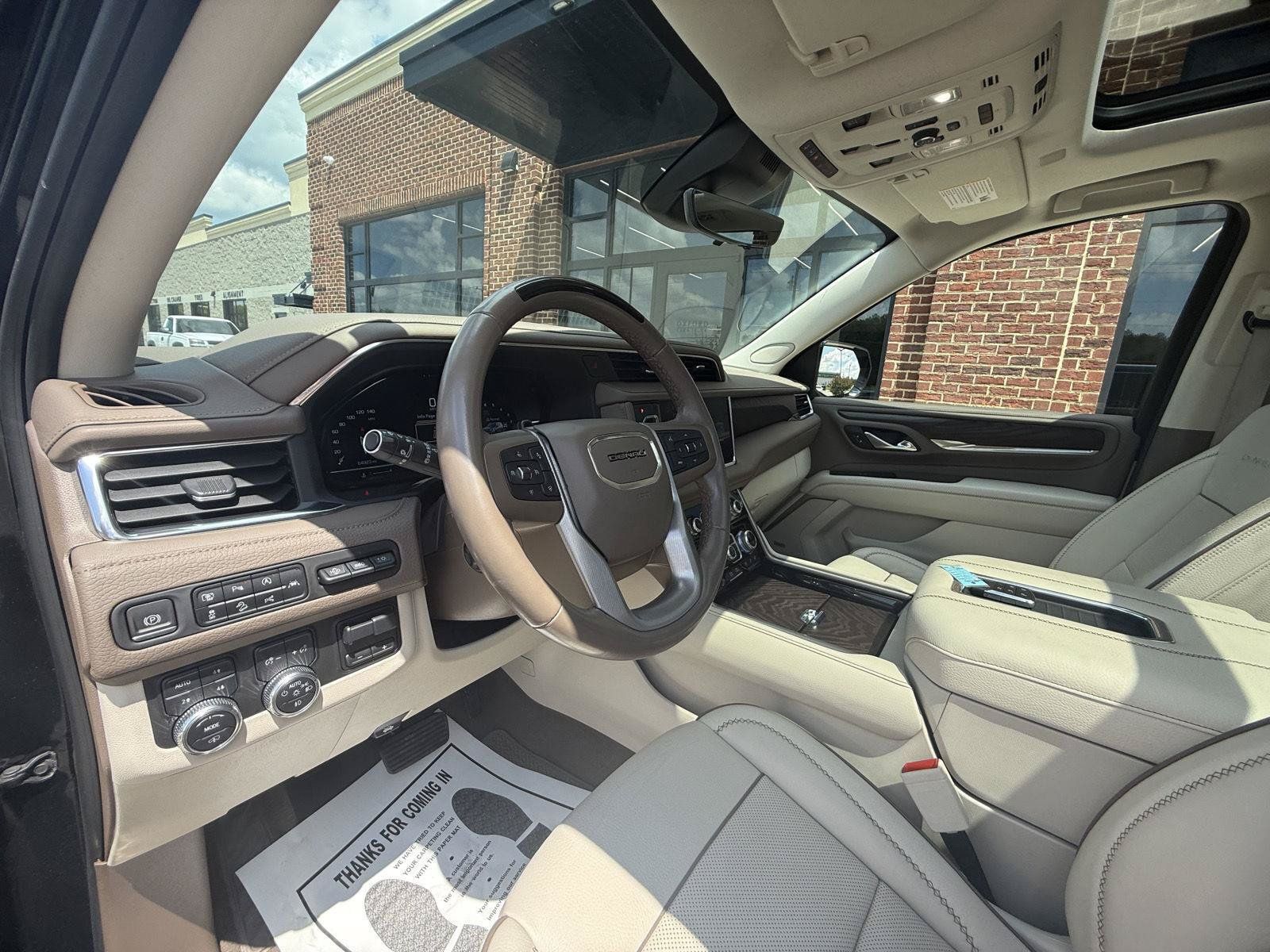 Used 2023 GMC Yukon XL Denali w/ Denali Reserve Package AWD/4WD image 19