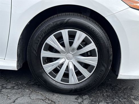 Used 2021 Toyota Camry LE image 6