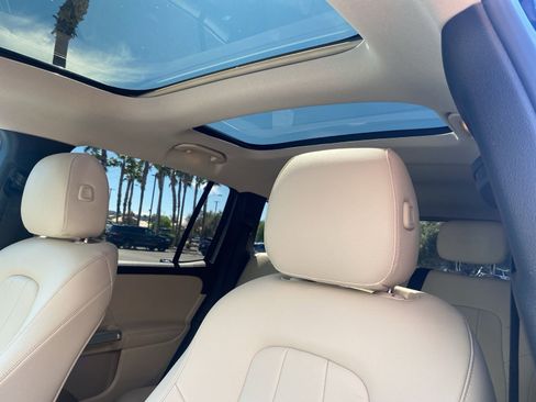 Used 2021 Mercedes-Benz GLB 250 4MATIC w/ Premium Package image 20