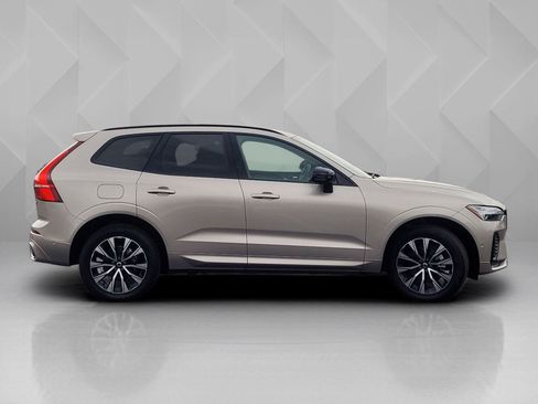 Used 2025 Volvo XC60 B5 Plus AWD/4WD image 11