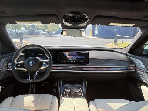 Used 2023 BMW i7 xDrive60 AWD/4WD image 22