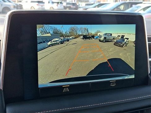 Used 2024 Chevrolet Suburban Premier image 18