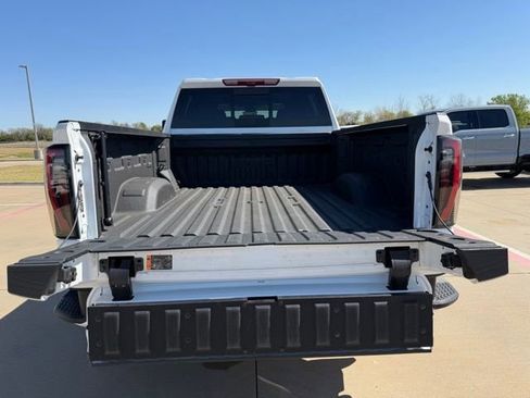 Used 2025 GMC Sierra 2500 AT4 w/ AT4 Premium Plus Package image 5