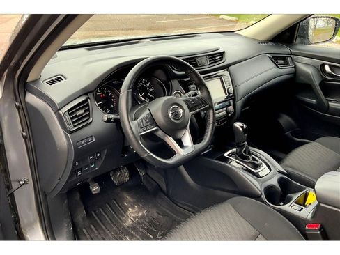 Used 2018 Nissan Rogue SV image 15