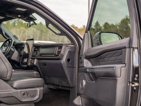 Certified 2023 Ford Expedition Platinum image 16