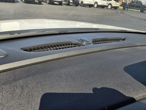 Used 2025 Buick Envista Preferred FWD image 8