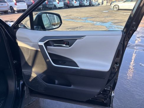 Used 2020 Toyota RAV4 Limited image 35