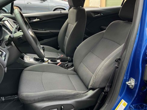 Used 2017 Chevrolet Cruze LT w/ Convenience Package FWD image 37