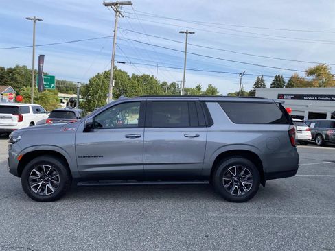 Used 2021 Chevrolet Suburban Z71 w/ Luxury Package image 2