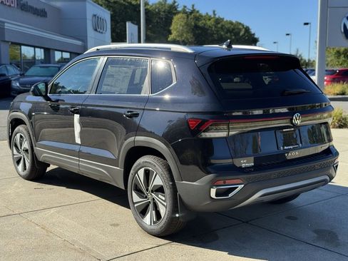 New 2025 Volkswagen Taos SE image 12
