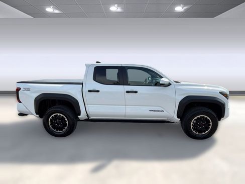 Used 2025 Toyota Tacoma TRD Off-Road AWD/4WD image 8