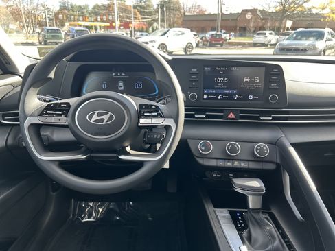 New 2026 Hyundai Elantra SE image 19