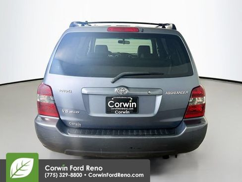 Used 2005 Toyota Highlander 4WD V6 w/ 3rd Row image 6