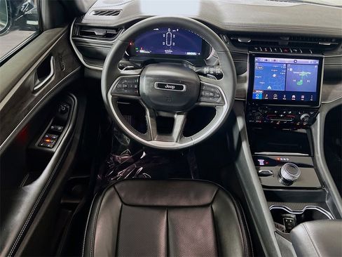 Used 2024 Jeep Grand Cherokee L Limited w/ Luxury Tech Group II image 20