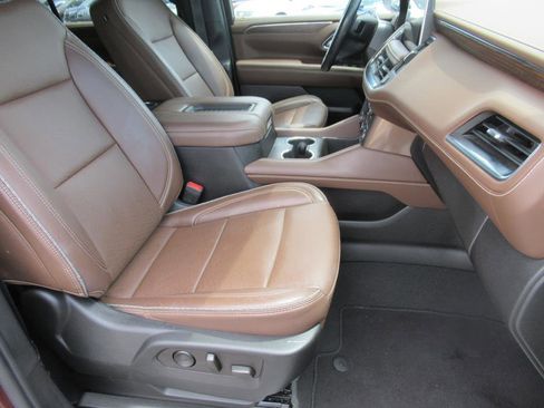 Used 2022 Chevrolet Suburban High Country image 9