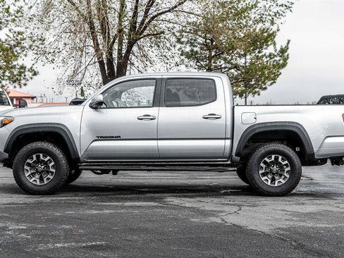 Used 2019 Toyota Tacoma TRD Off-Road image 3