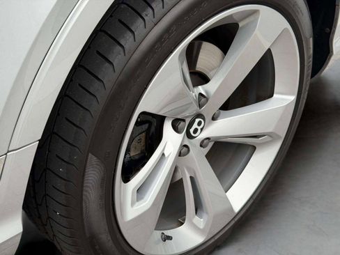 Used 2024 Bentley Bentayga Extended Wheelbase image 46