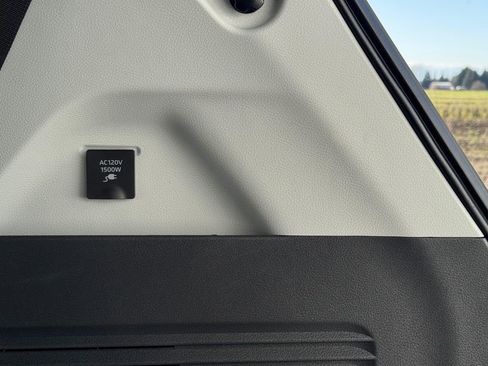 Used 2024 Toyota Sienna XSE image 39