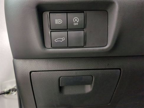 Used 2024 Toyota Highlander LE image 18