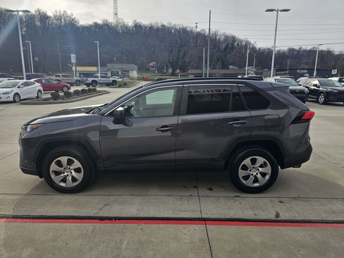 Used 2019 Toyota RAV4 LE image 8