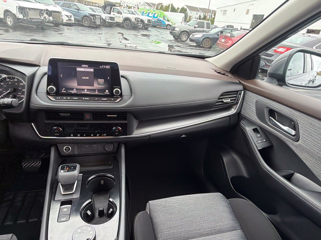 Used 2023 Nissan Rogue SV AWD/4WD image 25