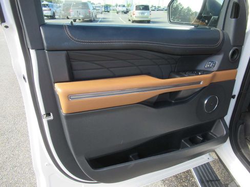 Used 2022 Ford Expedition Platinum AWD/4WD image 14