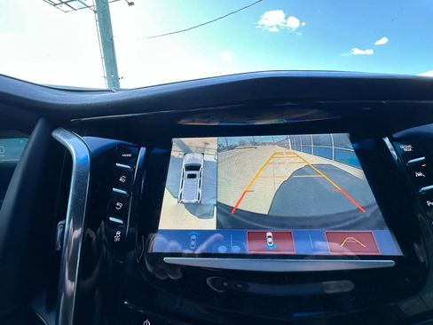 Used 2017 Cadillac Escalade ESV Platinum image 29