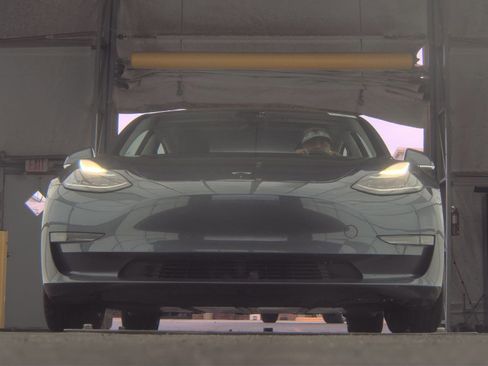 Used 2018 Tesla Model 3 Long Range image 3