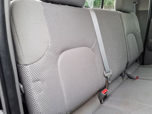 Used 2015 Nissan Frontier SV image 15