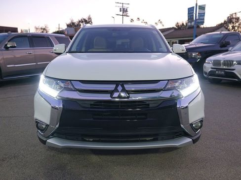 Used 2017 Mitsubishi Outlander SEL image 2