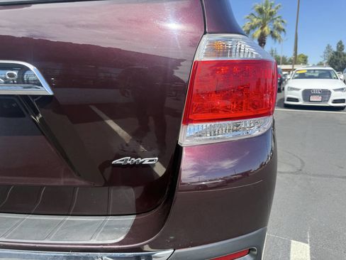 Used 2012 Toyota Highlander 4WD image 23
