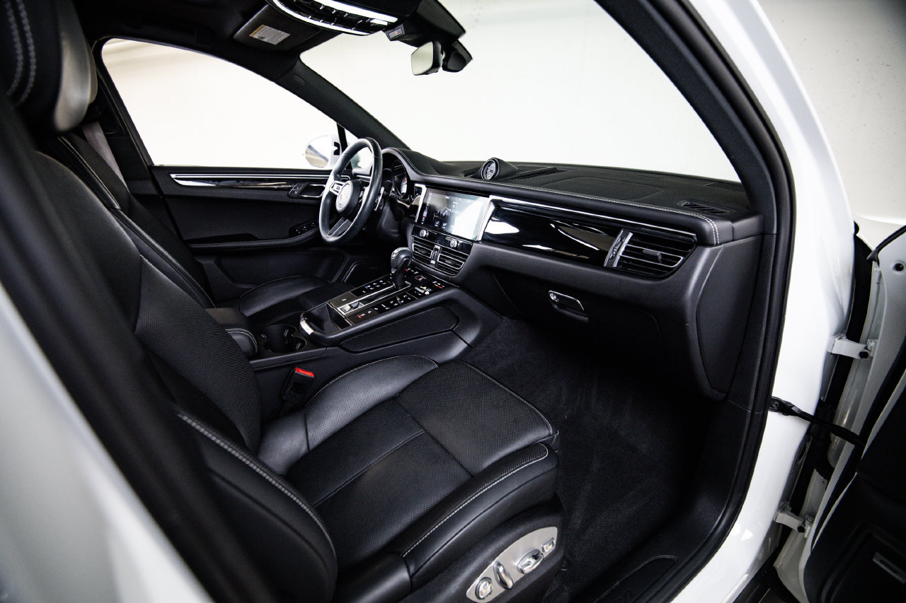 Certified 2024 Porsche Macan AWD/4WD image 27