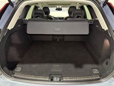 Used 2022 Volvo XC60 B5 Momentum image 26