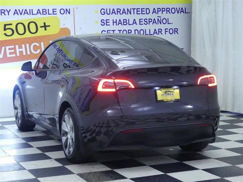 Used 2024 Tesla Model Y 2WD image 4