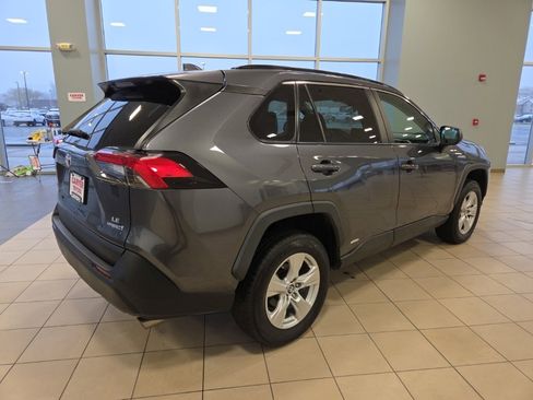 Used 2020 Toyota RAV4 LE image 7
