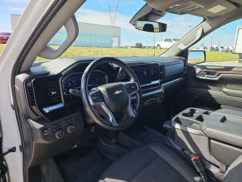Used 2024 Chevrolet Silverado 1500 LT w/ Z71 Off-Road Package AWD/4WD image 10