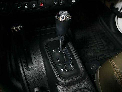 Used 2017 Jeep Wrangler Unlimited Sahara w/ Connectivity Group AWD/4WD image 16