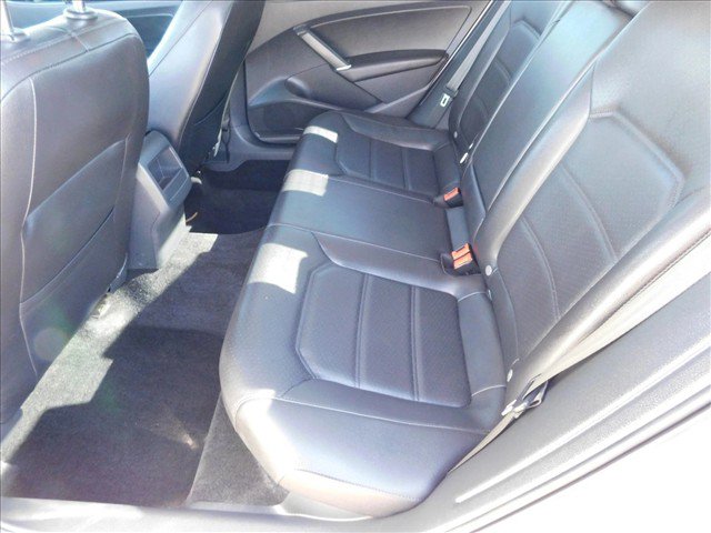 Used 2018 Volkswagen Passat 2.0T R-Line w/ R-Line Lighting Package FWD image 24