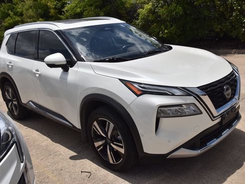 Used 2023 Nissan Rogue Platinum FWD image 4