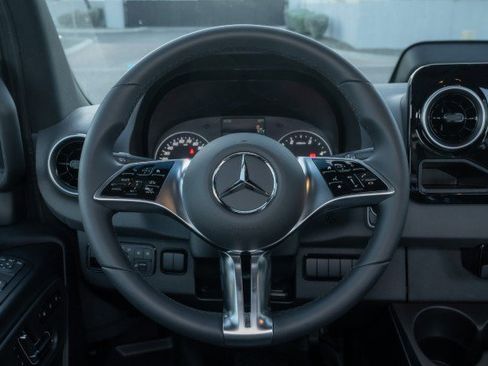 Used 2025 Mercedes-Benz Sprinter 2500 image 18