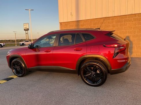 Used 2024 Chevrolet Trax ACTIV w/ Sunroof Package image 8