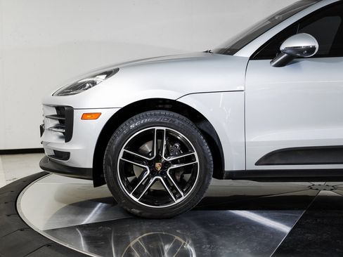 Certified 2021 Porsche Macan image 11