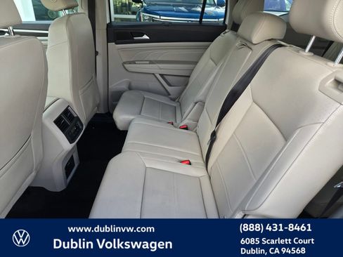 Used 2023 Volkswagen Atlas SE w/ Panoramic Sunroof Package FWD image 12